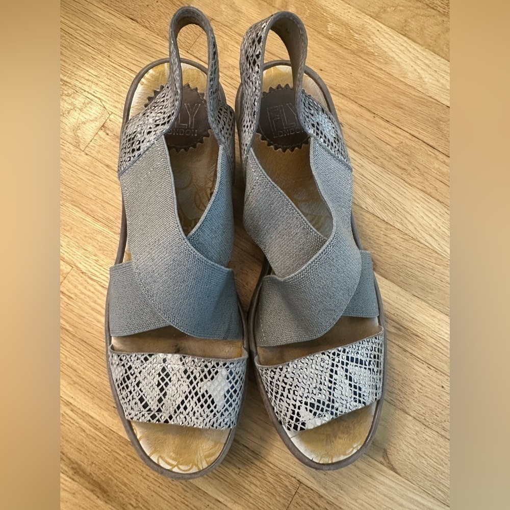 Fly London Women’s Yaji Cross Wedge Sandal 38/7.5